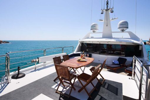 luxury motor yacht flybridge
